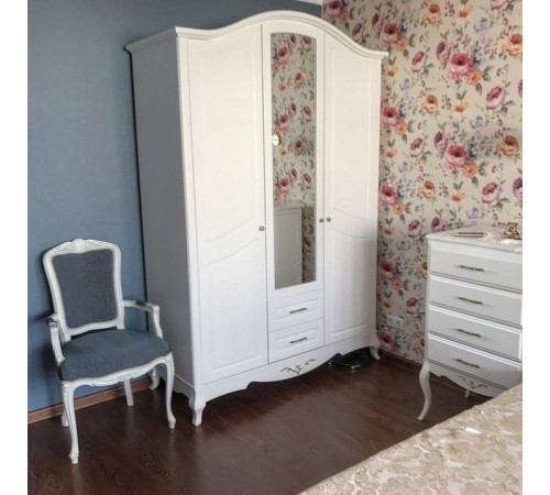 Трехстворчатый шкаф для одежды Авиньон MUR-111-03 с зеркалом